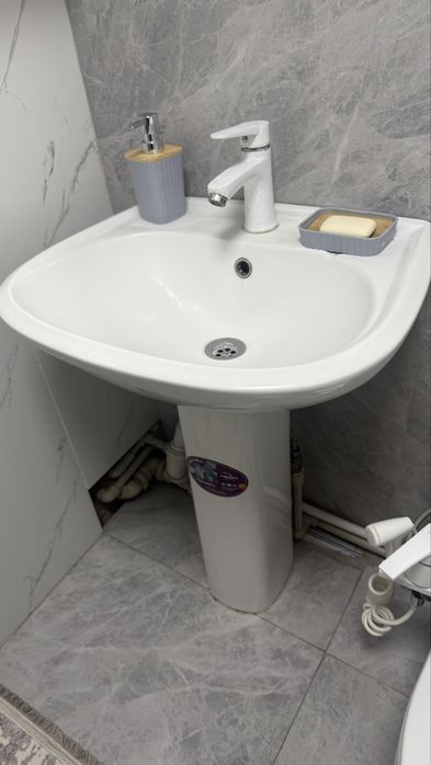 Продам раковину и унитаз