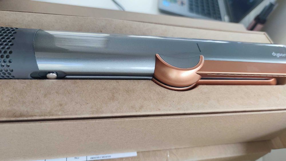 Placa indreptat parul cu aer Dyson HT01 Airstrait