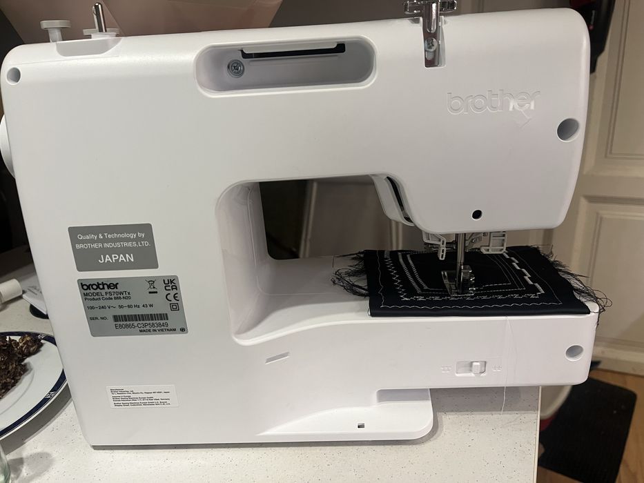 Mașină de cusut Brother FS70WTZU1 – computerizată, 70 cusături