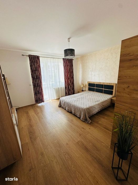 Garsonieră cu balcon și bucătărie separată, Tractorul