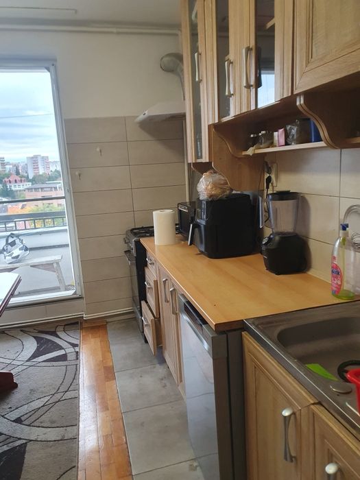 Inchiriez apartament cu 4 camere central