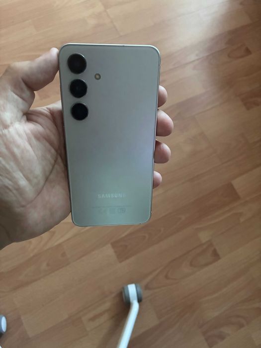 Samsung Galaxy s24 новый