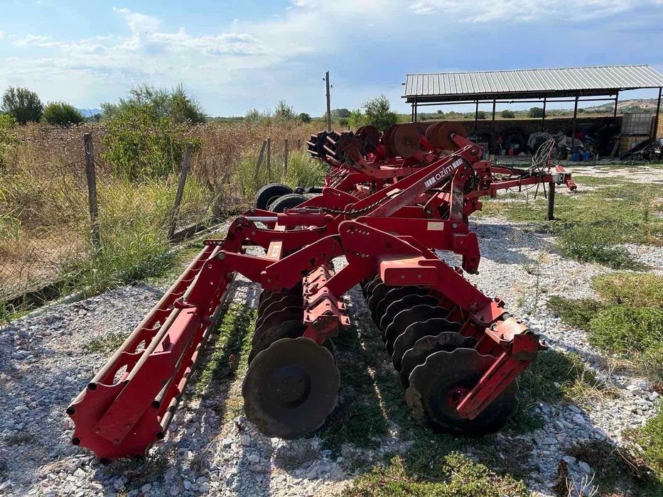 Продавам две дискови брани, торачка, култиватор, плуг и сечка