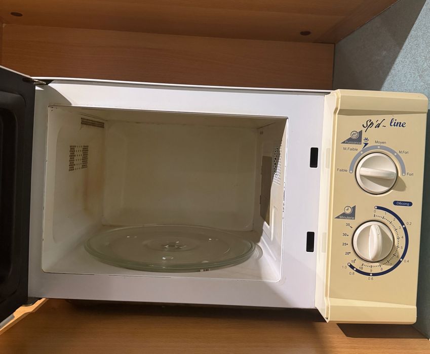 Продавам микровълнова печка
