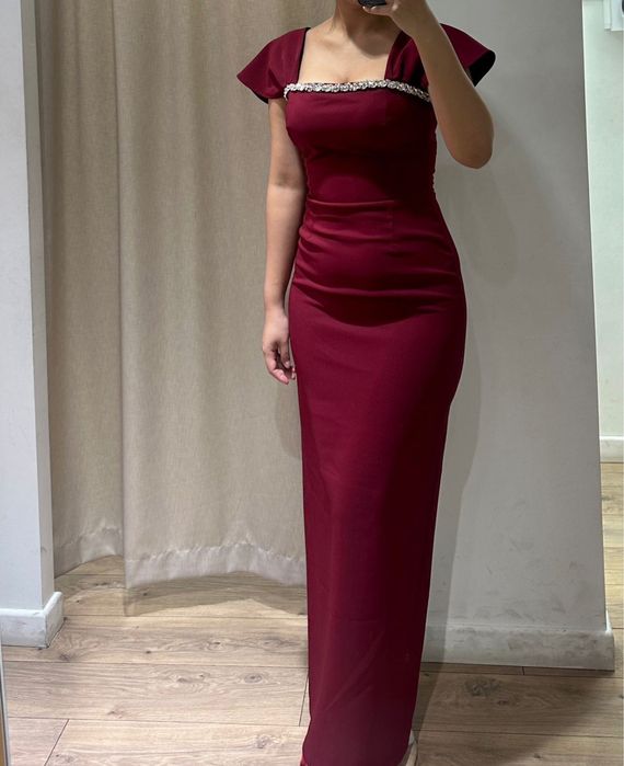 платья вечерние