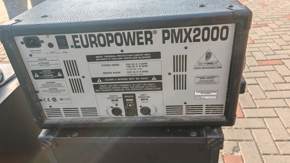vand statie behringer europower pmx 2000 si plus boxele 8 ohm  100w