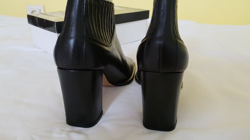 Продавам кожени боти с квадратен връх ,нови Испания