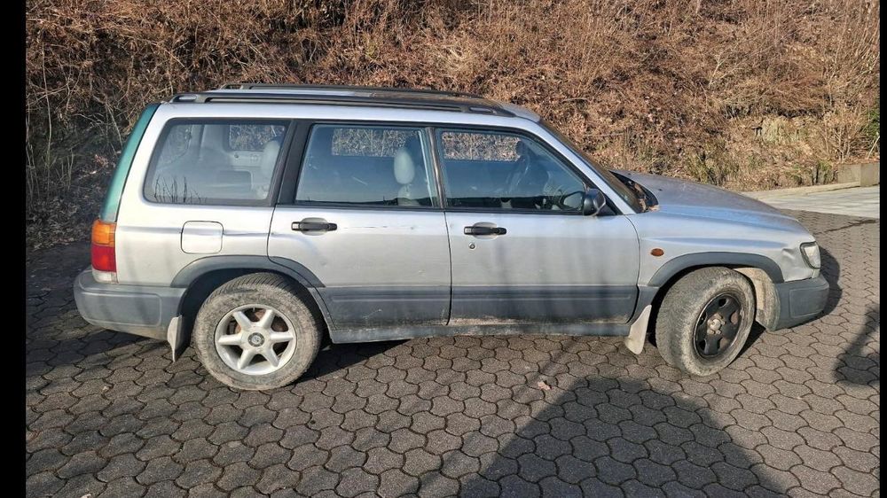 Продава се само на части Subaru Forester 2.0