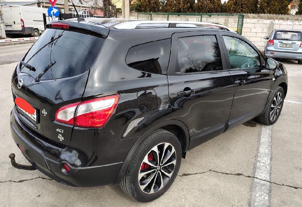 Nissan Qashqai , 4x4 , panoramic , camera 360 , 7 locuri , navigație