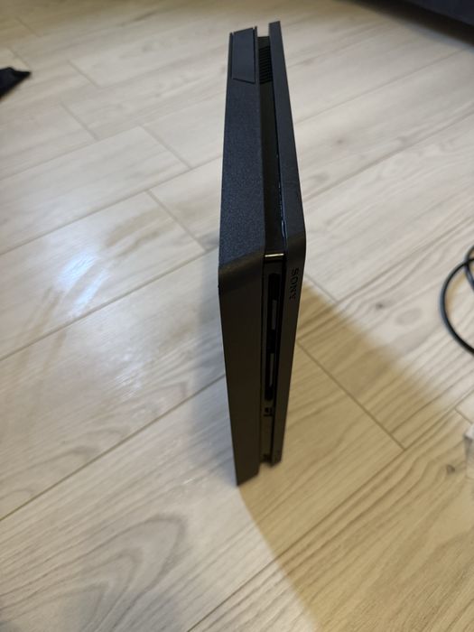 Playstation slim 4 | Пс 4 слим 812гб 3 джостика много игр, Идеал