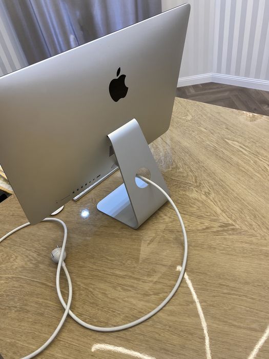 Компьютер iМac почти новый