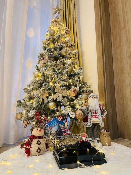 Playstation 4 Clasic+Pachet 4 jocuri la alegere+12 digitale!