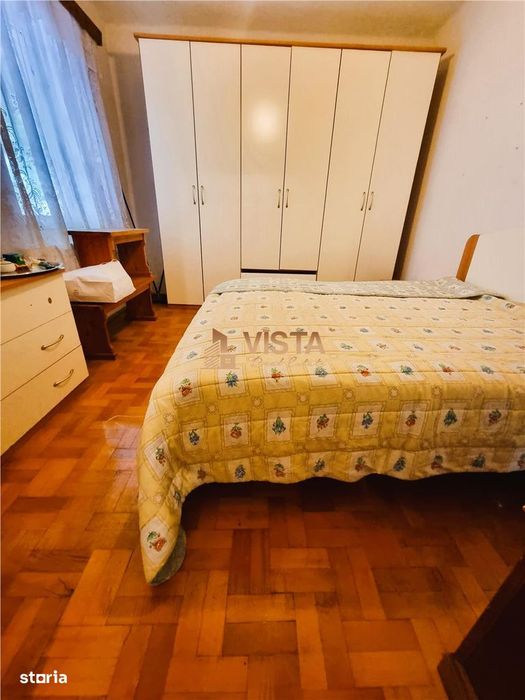 Apartament 4 camere in casa, zona Patria, Central, cu acces auto in cu