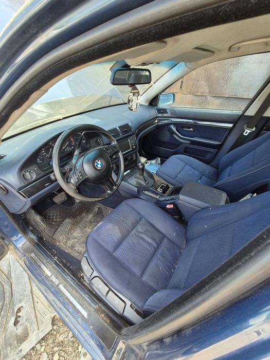 Продавам син салон БМВ Е39 седан