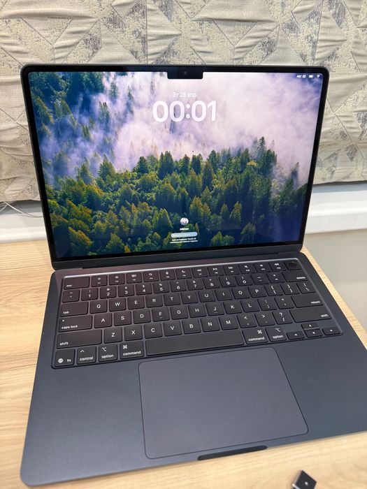 продается Macbook air 13(2025)