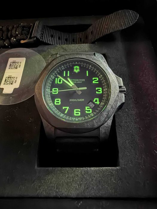 Часовник Victorinox INOX Carbon