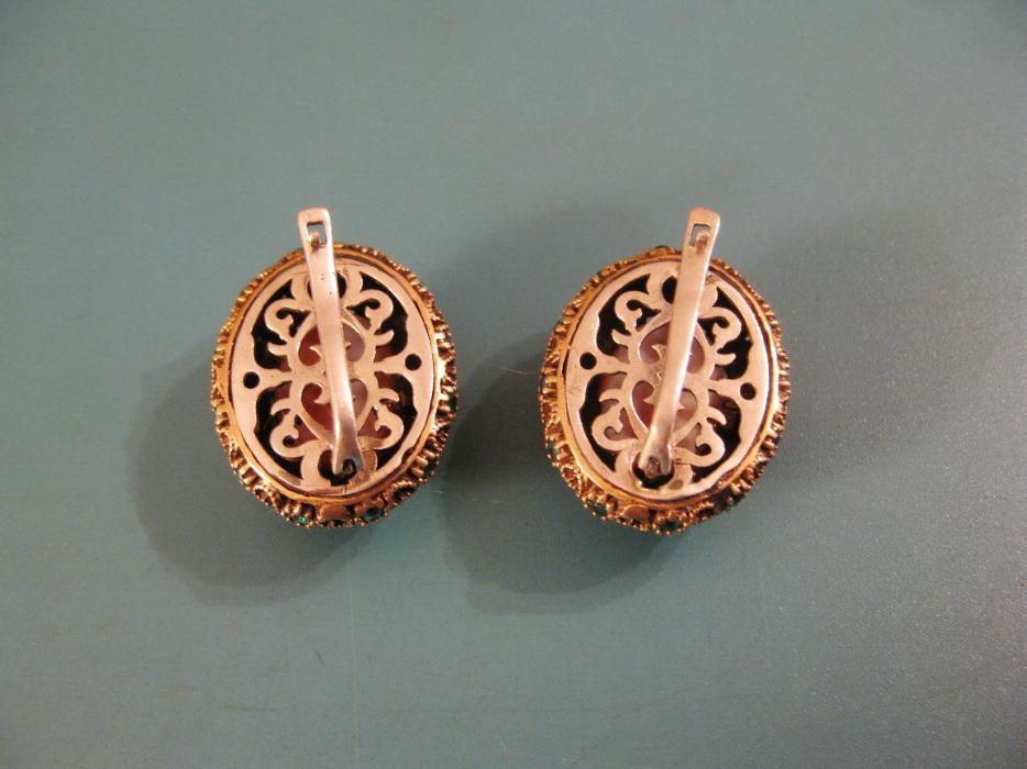 Серьги с сардониксом.