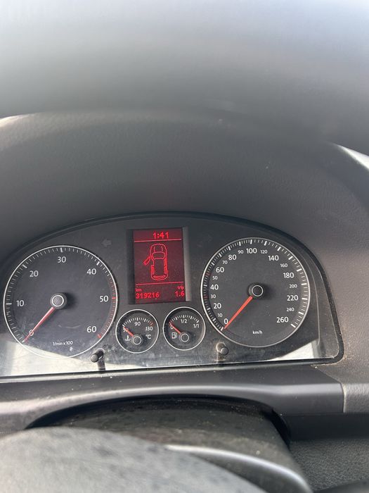 VOLKSWAGEN Touran 0 — imagine 4
