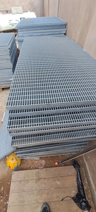 Grilaje-trepte zincate 100x23cm