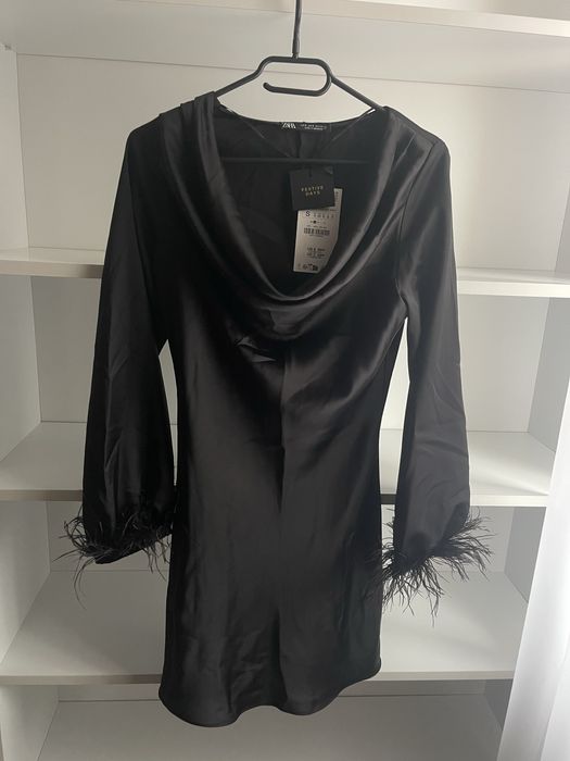 Сатенена рокля с пера Zara