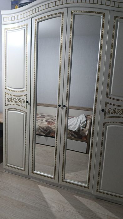 Продам спальный гарнитур срочно