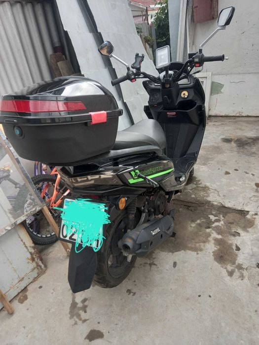 макси скутер BENNALI 200