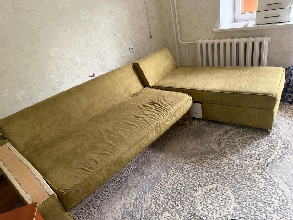 Продам диван с подземным механизмом