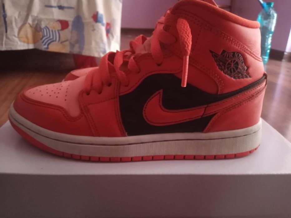 Jordan 1 mid crimson bliss/rush orange pourpre bliss/orange intense