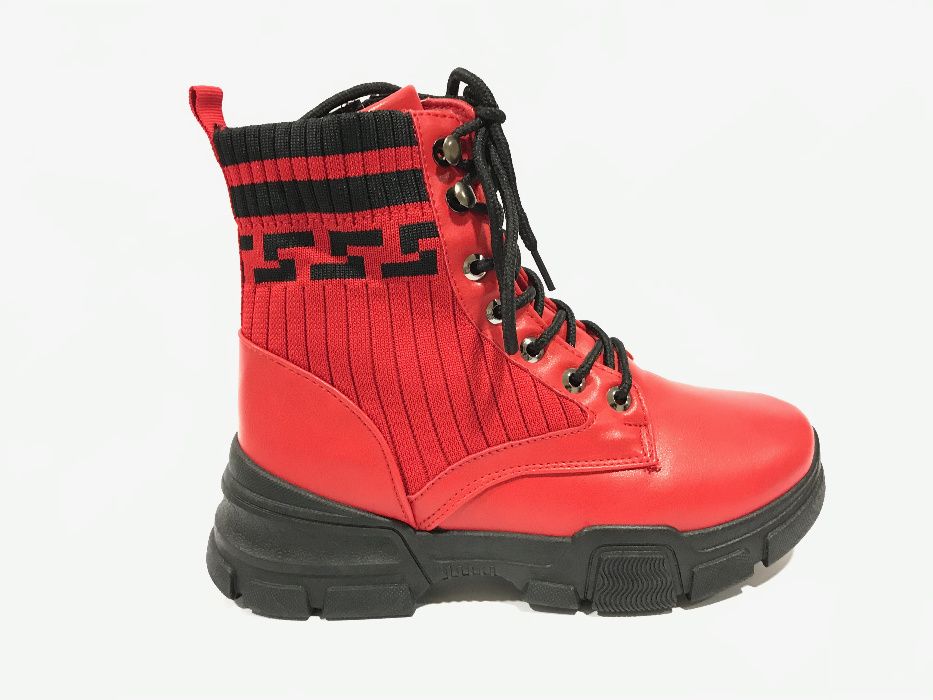 Дамски зимни боти в бяло,черно и червено/J42