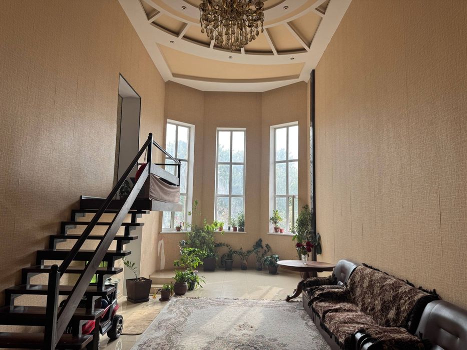 Продаётся двухэтажный дом, готовый к проживанию.