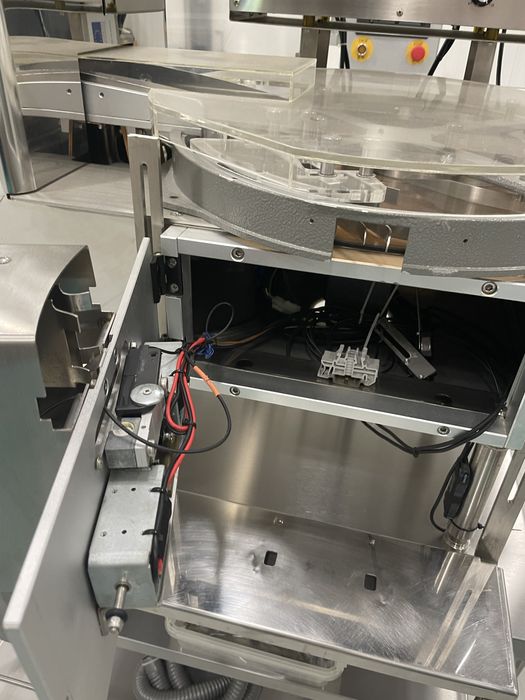 Броячна машина за капсули и таблетки