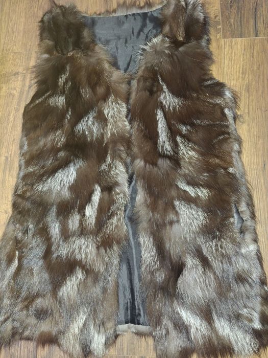 Чисто ново дамско елече от сребърна лисица