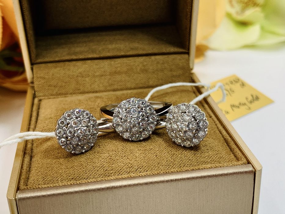 Благородный золотой комплект – серьги и кольцо с бриллиантами