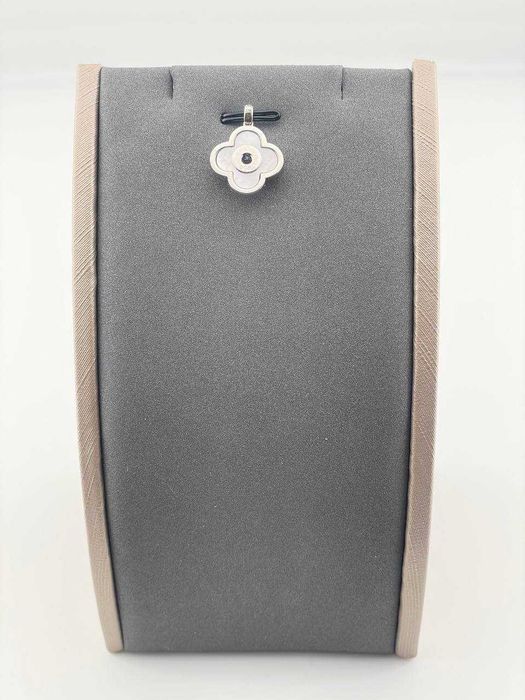 Кулон с перламутром и бриллиантами