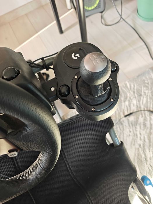 Pachet Simulator: Volan Logitech G920 + Schimbător + Scaun Playseat Challenge X (PC / Xbox)
