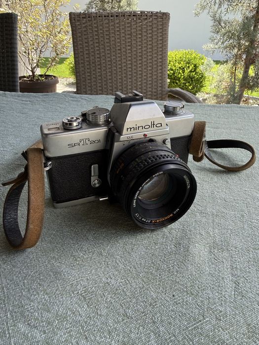 Minolta SRT 201 aparat foto pe film