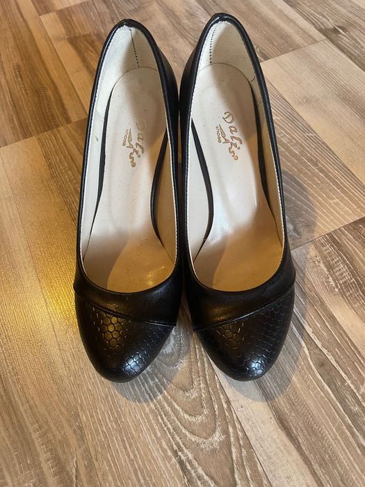 Продавам 3 чифта дамски обувки