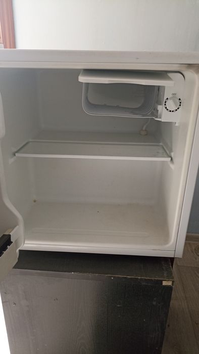Срочно продам мини холодильник