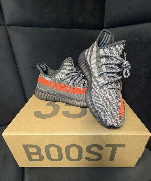 Adidasi Yeezy boost