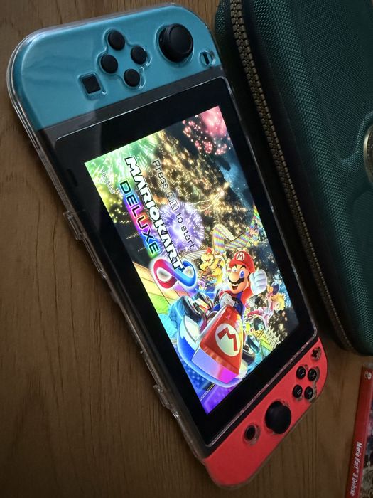 Nintendo Switch + Mario Kart