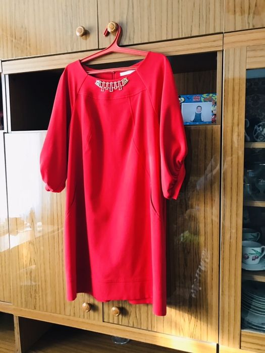 Платья в хорошем сост.