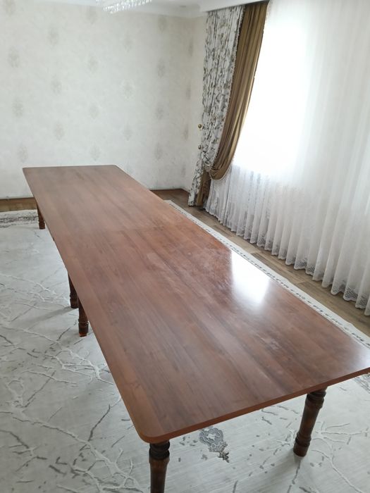 Стол стулья для зала