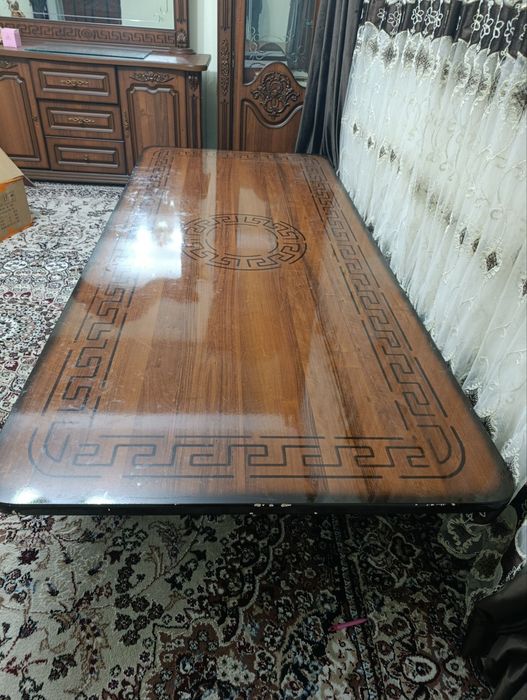 Xontaxta (uzum stol ham bo'ladi, oyoqlari bor)