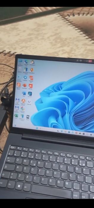 Lenova novutbuk  sotiladi