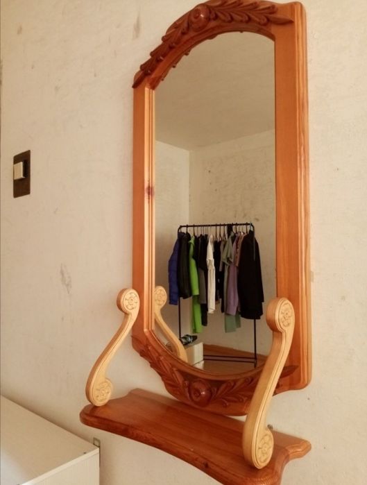 Продам зеркало с полочкой