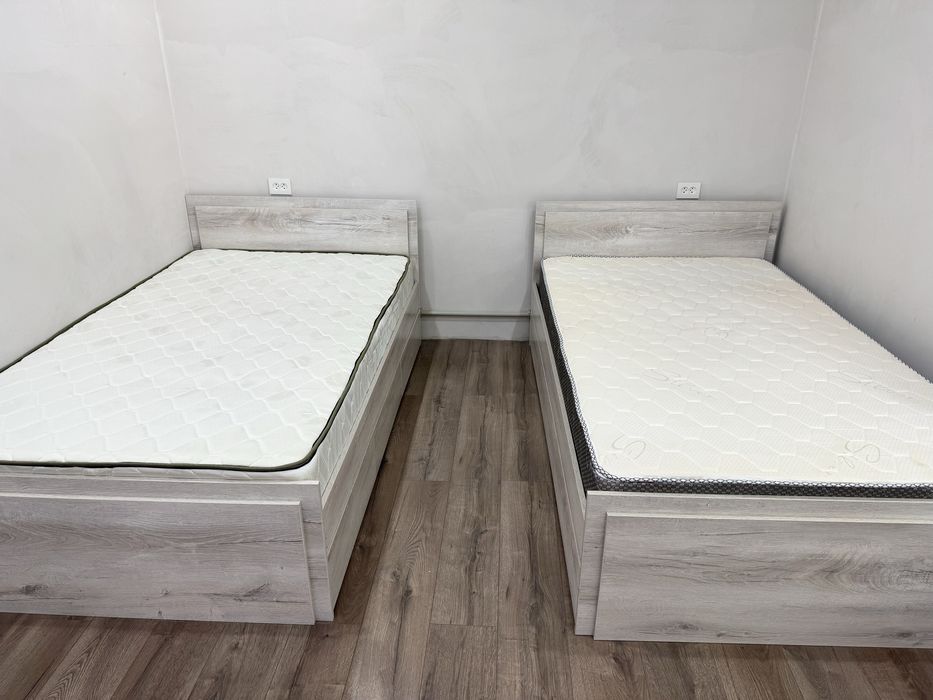 Продам 2 кровати с матрасом