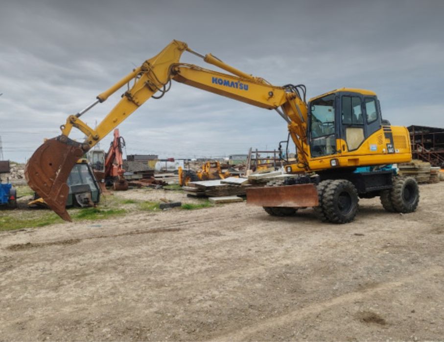 Excavator pe Roti Komatsu PW140-7 Rate/Credit