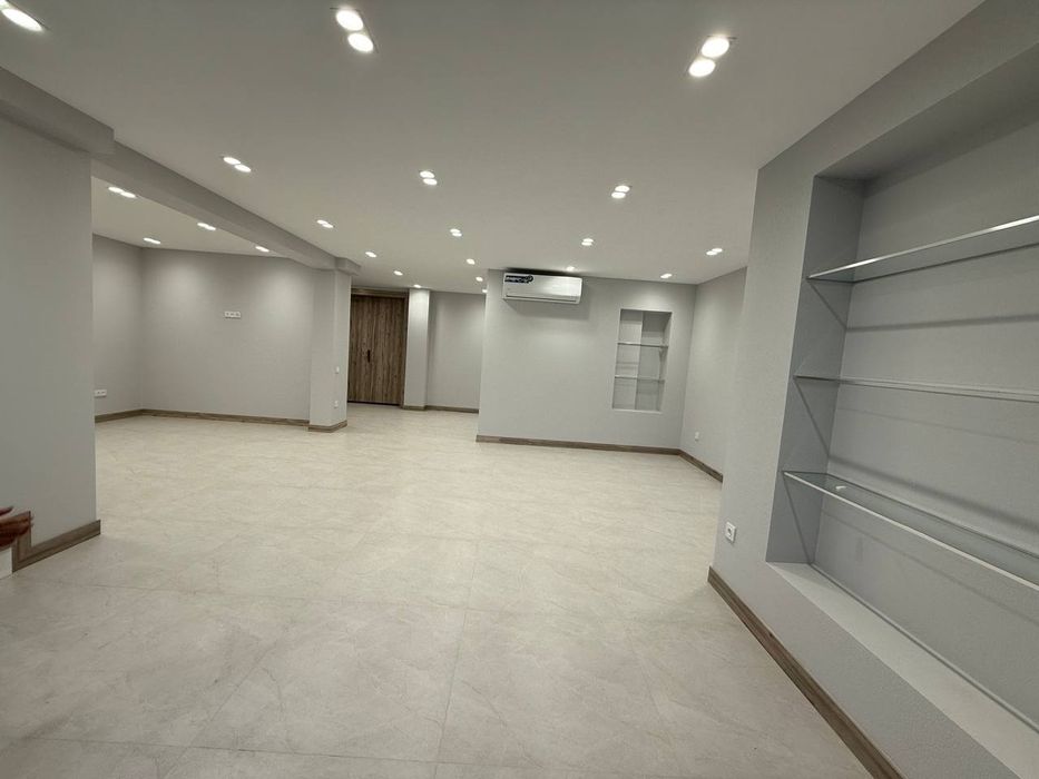 срочно сдаётся нежилое помещение офис 174м2 ул махтумкули Ашхабад парк