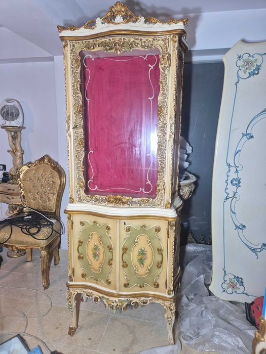 Vitrină stil venețian