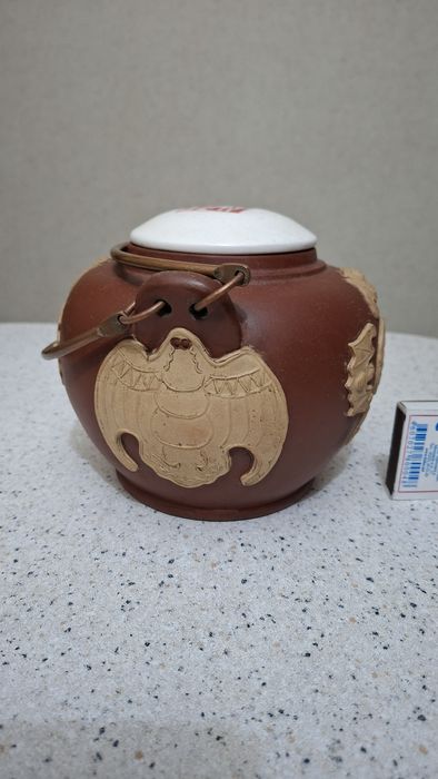 Чайник из исинской глины ,, чаху " .